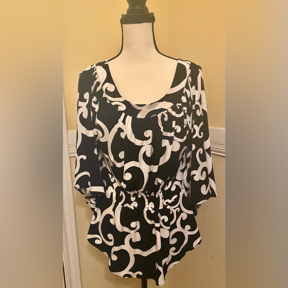 Theme Black & White Scroll-Print Elastic-Waist Blouse; Size s/m; Like new